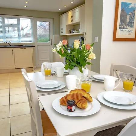 Pass The Keys 3 Bedroom Home Within Walking Distance Of Town Shrewsbury Exterior photo