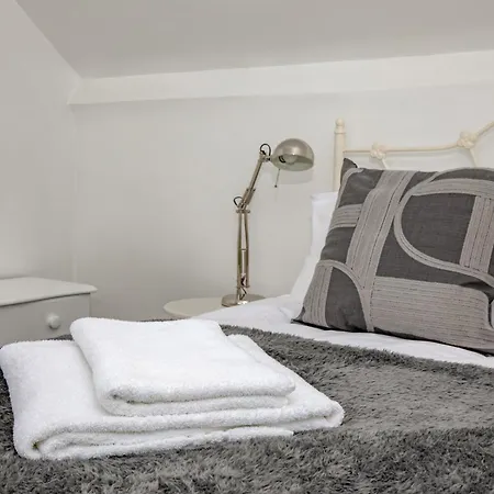 Pass The Keys 3 Bedroom Home Within Walking Distance Of Town Shrewsbury Exterior photo