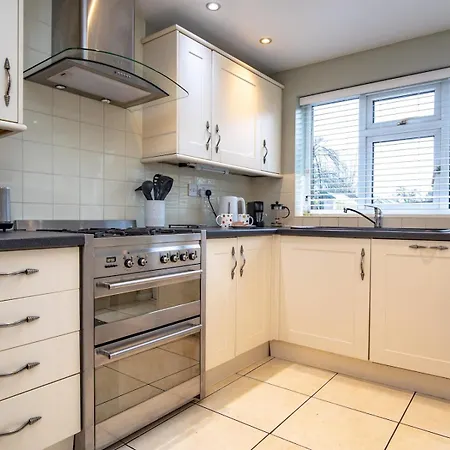 Pass The Keys 3 Bedroom Home Within Walking Distance Of Town Shrewsbury Exterior photo