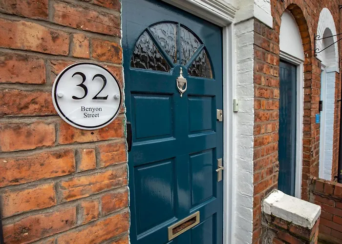 Pass The Keys 3 Bedroom Home Within Walking Distance Of Town