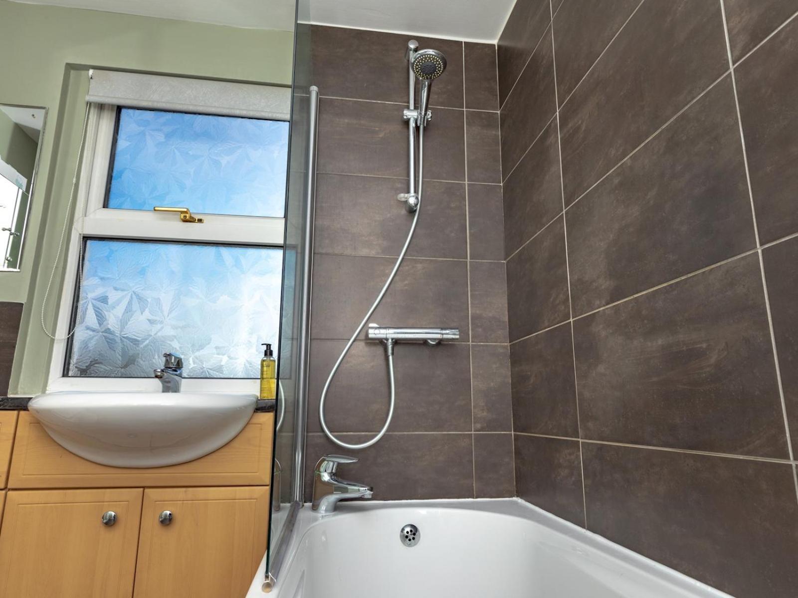 Pass The Keys 3 Bedroom Within Walking Distance Of Town Shrewsbury