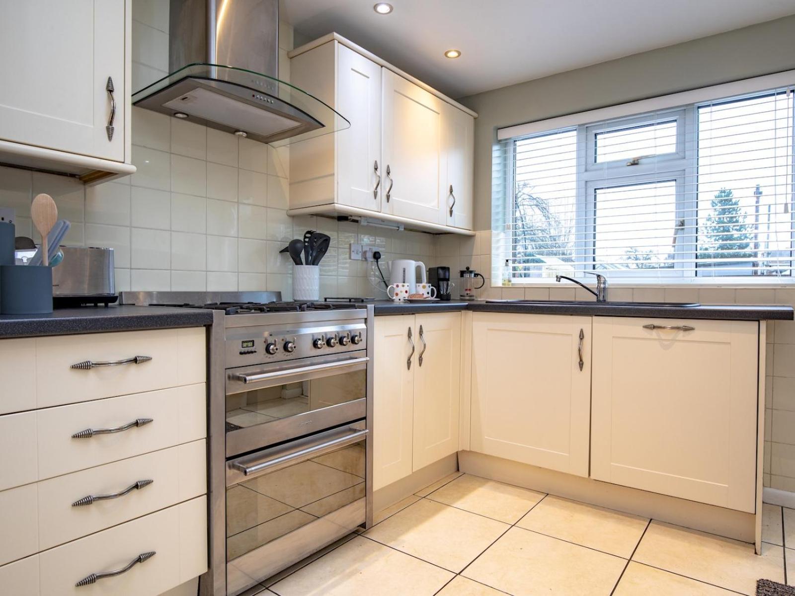 Pass The Keys 3 Bedroom Within Walking Distance Of Town
